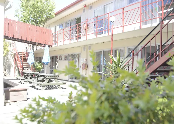 Bridge BackpackersHostel